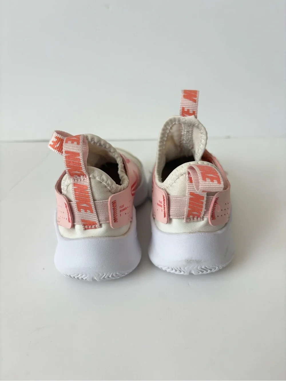 Nike Slip-On Trainer in Light Pink & Coral Swoosh 9C